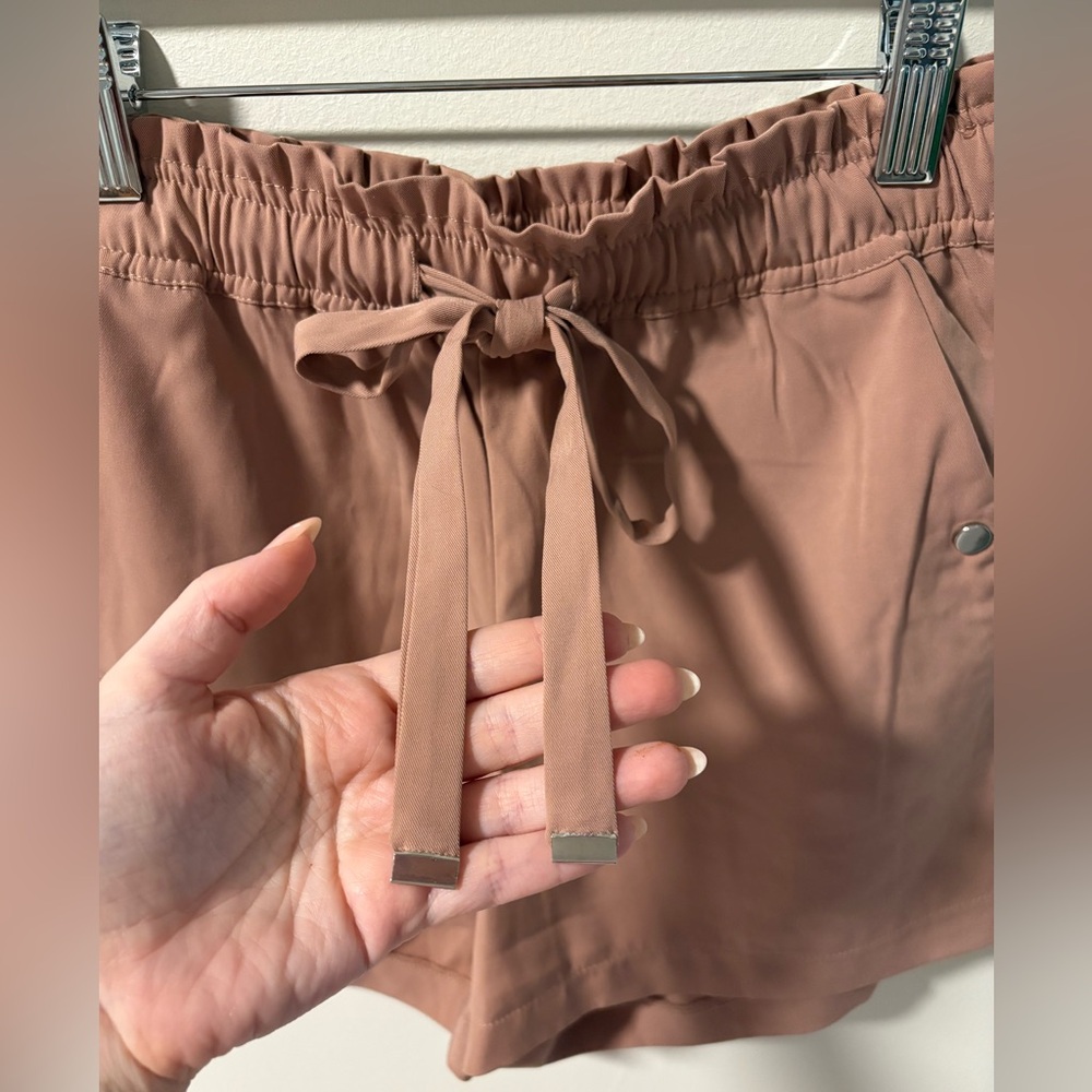 Dynamite Shorts - Picture 3 of 4